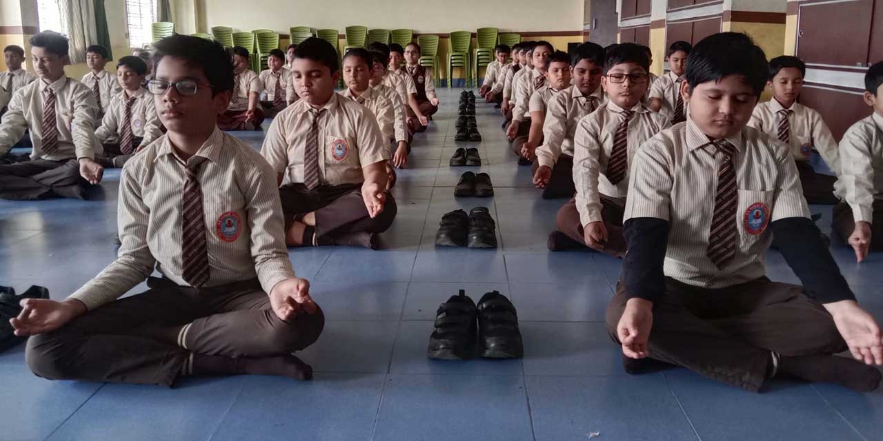 Yoga-Classes-by-IGIYS-yoga-trainer-at-home-yoga-instructor-teacher-classes-west-east-north-south-new-delhi