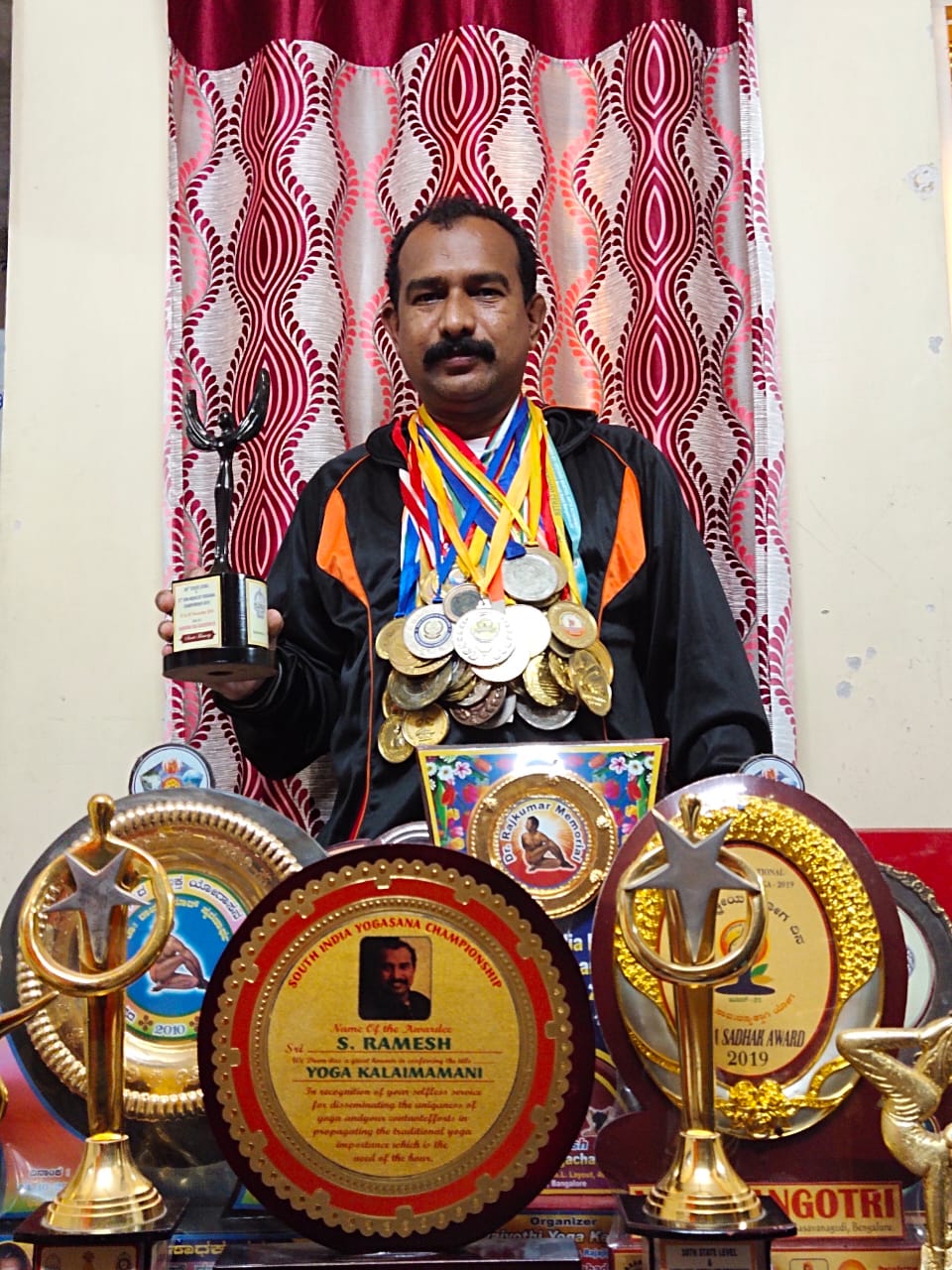 IGIYS-awards-yoga-trainer-at-home-yoga-instructor-teacher-classes-west-east-north-south-new-delhi